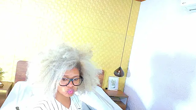 Snapshot of Squirter_pussybomb chatting on December 2024 03:24:01 AM Squirter pussybomb online show from December 2024 03:24:01 AM