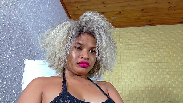 Snapshot of Squirter_pussybomb chatting on December 2024 07:04:01 AM Squirter pussybomb online show from December 2024 07:04:01 AM