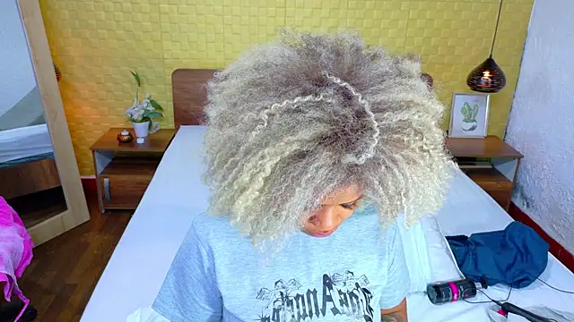 Snapshot of Squirter_pussybomb chatting on December 2024 02:42:02 AM Squirter pussybomb online show from December 2024 02:42:02 AM