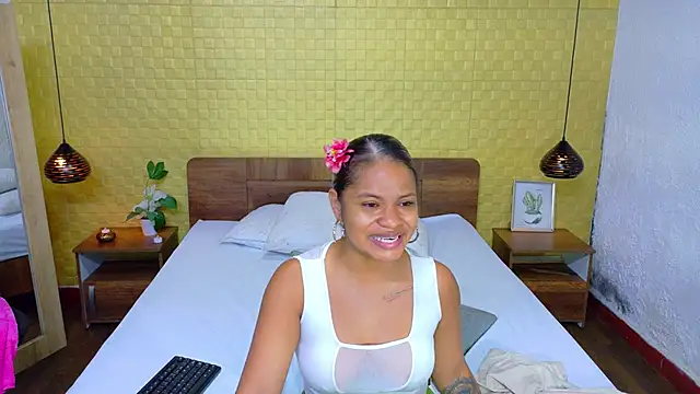 Snapshot of Squirter_pussybomb chatting on February 2025 04:06:01 AM Squirter pussybomb online show from February 2025 04:06:01 AM