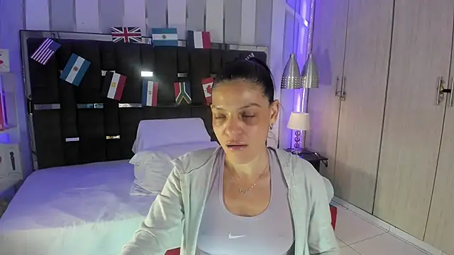 Snapshot of KatteMoss chatting on June 2026 04:15:01 AM KatteMoss online show from June 2026 04:15:01 AM