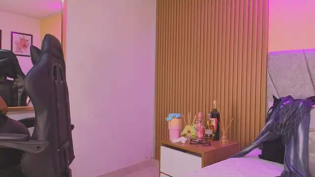 Dakota diaz  online show from October 2025 08:11:02 PM