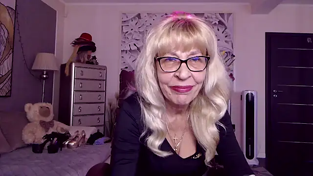 Snapshot of HornyMilf_555 chatting on September 2025 01:03:01 PM HornyMilf 555 online show from September 2025 01:03:01 PM