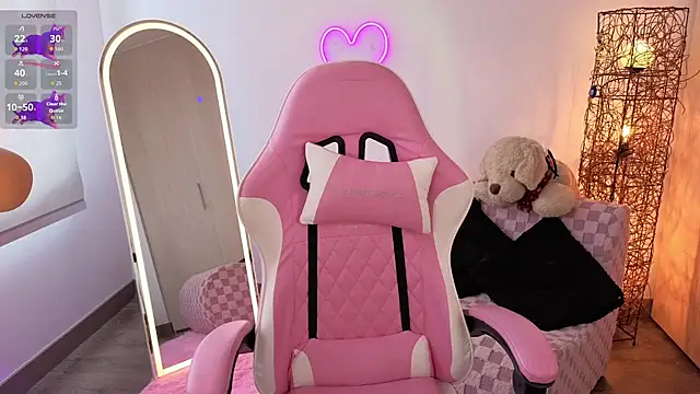 Snapshot of violet_ch chatting on December 2025 06:03:01 PM violet ch online show from December 2025 06:03:01 PM