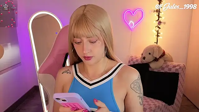 Snapshot of violet_ch chatting on February 2026 07:33:02 PM violet ch online show from February 2026 07:33:02 PM