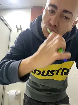 DanielGomez9 online show from December 2024 01:00:02 AM