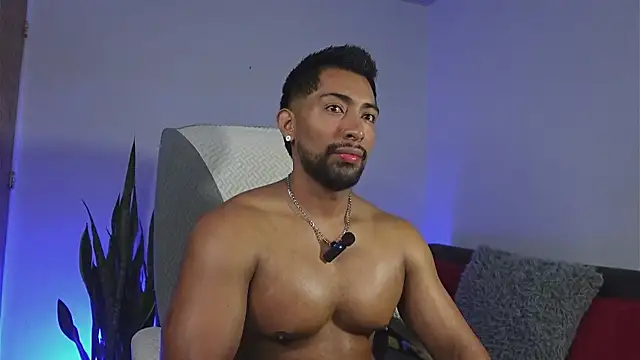 Snapshot of Couple_muscle1 chatting on June 2026 10:17:02 AM Couple muscle1 online show from June 2026 10:17:02 AM