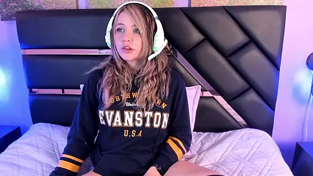 Annie mone online show from December 2024 08:21:02 PM