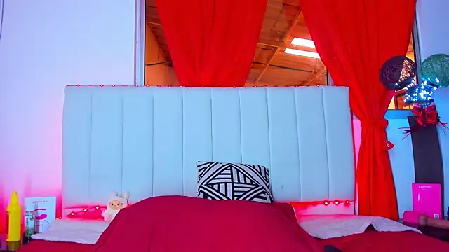 Snapshot of caro_lyne_ chatting on November 2025 04:31:02 PM caro lyne online show from November 2025 04:31:02 PM