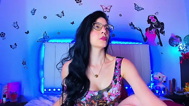 Snapshot of caro_lyne_ chatting on February 2026 04:13:01 PM caro lyne online show from February 2026 04:13:01 PM