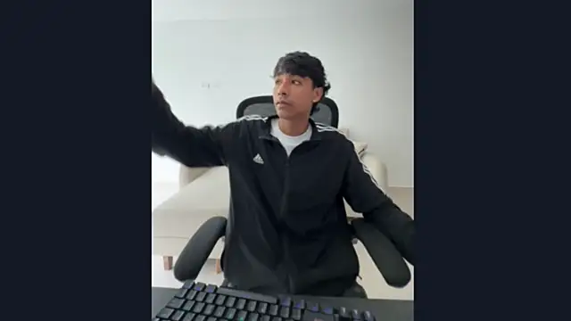 Snapshot of Tyler_prince chatting on November 2025 06:32:01 PM Tyler prince online show from November 2025 06:32:01 PM