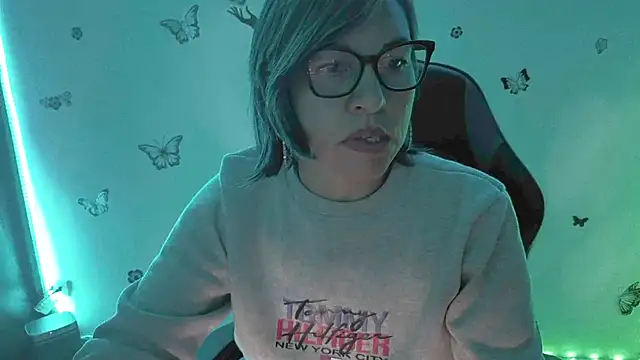 Lady breaks hearts online show from March 2026 10:26:01 AM