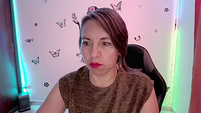 Snapshot of Lady_breaks_hearts chatting on July 2026 02:53:02 PM Lady breaks hearts online show from July 2026 02:53:02 PM