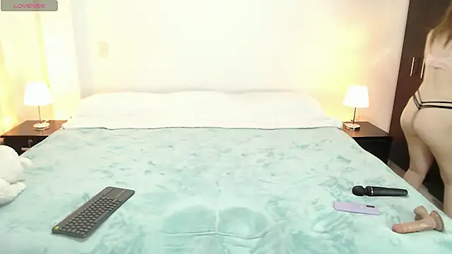 crissticutte online show from January 2025 04:20:01 AM