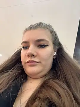 Snapshot of Holy_Tereza chatting on April 2026 03:39:01 PM Holy Tereza online show from April 2026 03:39:01 PM