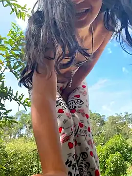 Snapshot of ViolettaSummer chatting on February 2026 04:00:01 PM ViolettaSummer online show from February 2026 04:00:01 PM