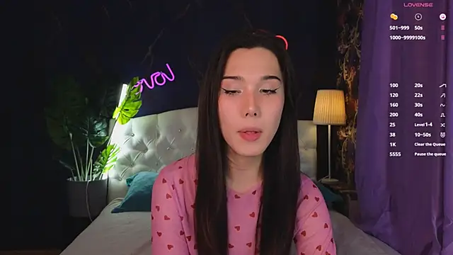 Snapshot of Kaia_Sunshine_Mia chatting on January 2025 06:46:01 PM Kaia Sunshine Mia online show from January 2025 06:46:01 PM