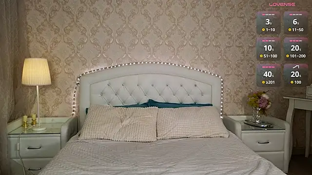 Snapshot of Kaia_Sunshine_Mia chatting on November 2025 06:37:01 AM Kaia Sunshine Mia online show from November 2025 06:37:01 AM