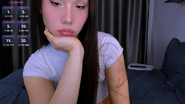 Snapshot of Kaia_Sunshine_Mia chatting on January 2026 02:43:02 PM Kaia Sunshine Mia online show from January 2026 02:43:02 PM