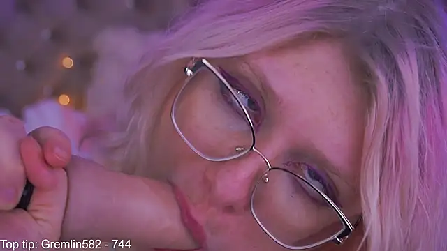 CoolTatis online show from November 2025 07:35:02 PM