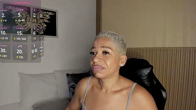 Snapshot of summer_night_ chatting on February 2026 01:14:02 PM summer night online show from February 2026 01:14:02 PM