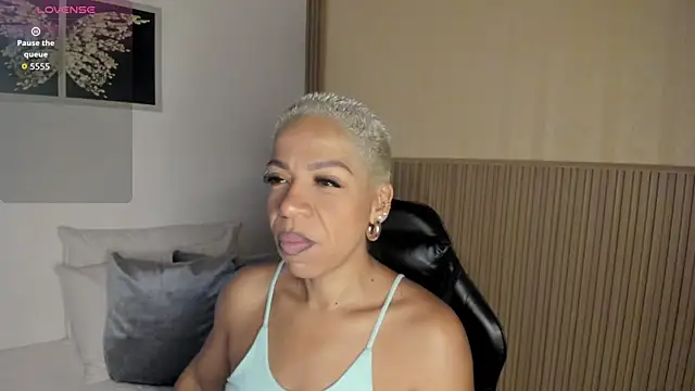 Snapshot of summer_night_ chatting on February 2026 11:25:01 AM summer night online show from February 2026 11:25:01 AM