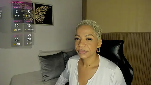 Snapshot of summer_night_ chatting on February 2026 11:29:01 AM summer night online show from February 2026 11:29:01 AM