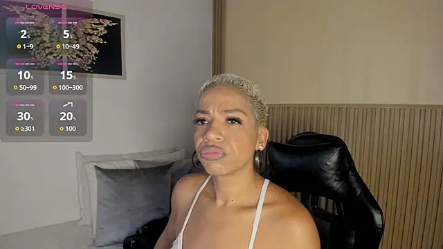 Snapshot of summer_night_ chatting on February 2026 11:17:01 AM summer night online show from February 2026 11:17:01 AM