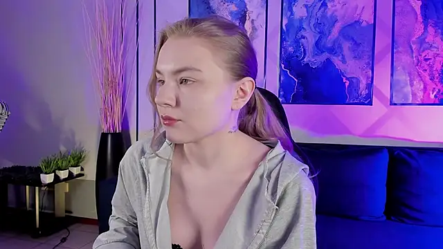 Snapshot of ValerieViolette chatting on December 2024 01:03:01 AM ValerieViolette online show from December 2024 01:03:01 AM