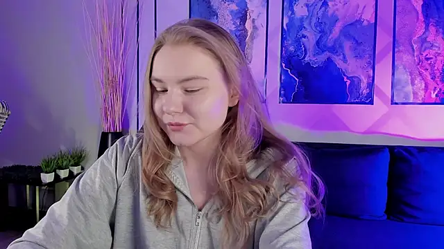 Snapshot of ValerieViolette chatting on December 2024 04:10:02 AM ValerieViolette online show from December 2024 04:10:02 AM