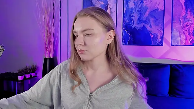 Snapshot of ValerieViolette chatting on December 2024 07:17:02 AM ValerieViolette online show from December 2024 07:17:02 AM