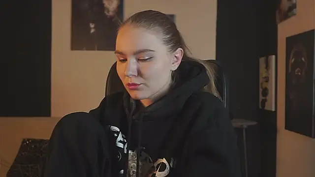 Snapshot of ValerieViolette chatting on December 2024 08:25:02 PM ValerieViolette online show from December 2024 08:25:02 PM