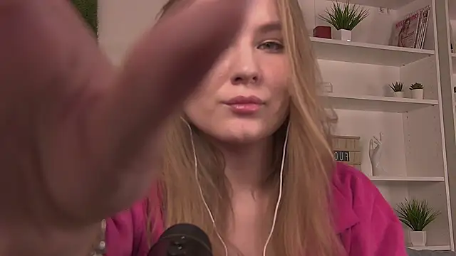 Snapshot of ValerieViolette chatting on February 2025 12:57:02 PM ValerieViolette online show from February 2025 12:57:02 PM