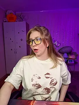 D0nna  online show from April 2026 02:58:02 PM