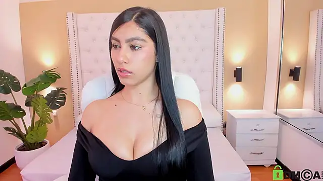 Snapshot of Emily_roux chatting on February 2026 03:37:02 PM Emily roux online show from February 2026 03:37:02 PM