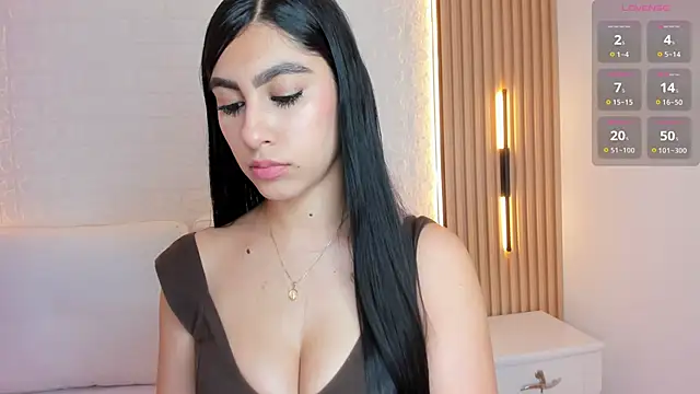 Snapshot of Emily_roux chatting on February 2026 10:28:02 PM Emily roux online show from February 2026 10:28:02 PM