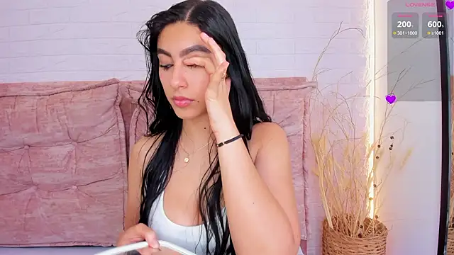 Snapshot of Emily_roux chatting on March 2026 12:06:02 AM Emily roux online show from March 2026 12:06:02 AM