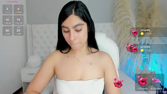 Snapshot of Emily_roux chatting on March 2026 04:57:01 PM Emily roux online show from March 2026 04:57:01 PM