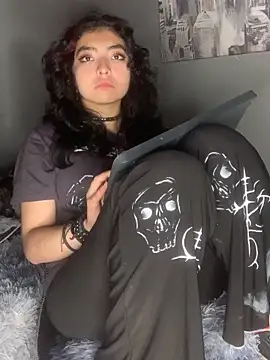 Snapshot of _Gothiccbitch_ chatting on March 2025 09:15:02 AM  Gothiccbitch  online show from March 2025 09:15:02 AM