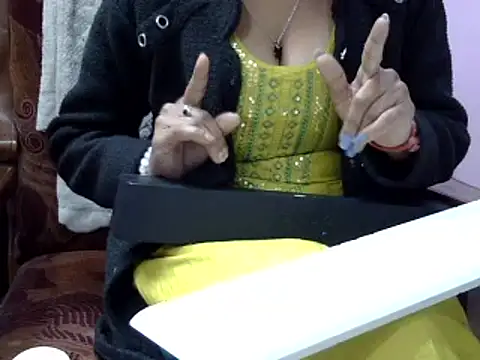 momo lov online show from December 2024 08:00:02 AM