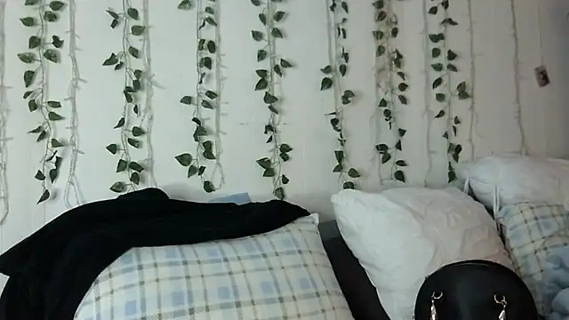 Erotic nayma online show from March 2025 02:01:02 PM