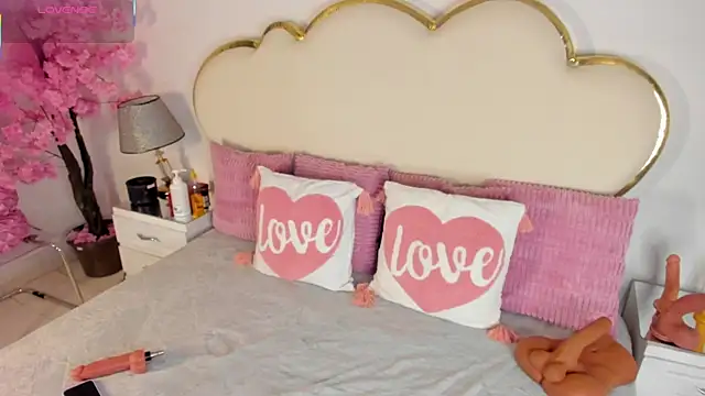 CahitlinBell online show from November 2025 05:30:02 AM