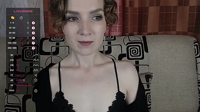 Snapshot of TinaWince chatting on June 2026 05:00:01 AM TinaWince online show from June 2026 05:00:01 AM