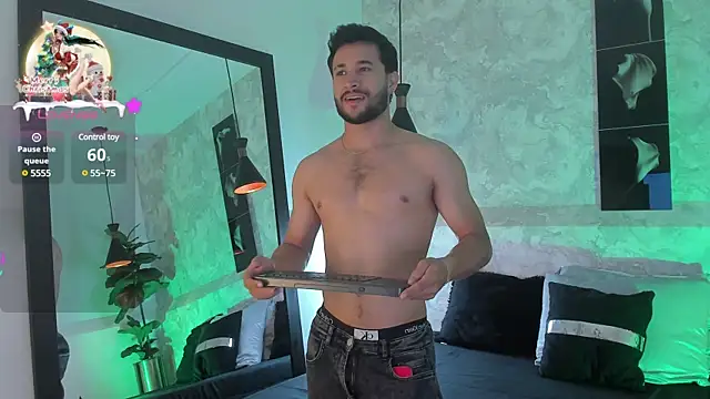 Snapshot of Valentinoford chatting on December 2024 06:14:01 AM Valentinoford online show from December 2024 06:14:01 AM