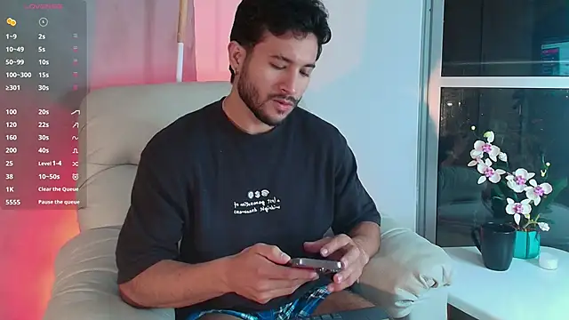 Snapshot of Valentinoford chatting on January 2025 05:03:02 AM Valentinoford online show from January 2025 05:03:02 AM