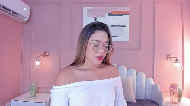 Snapshot of mara_brooks chatting on January 2025 06:43:02 PM mara brooks online show from January 2025 06:43:02 PM