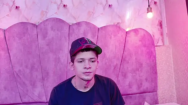 kendalltaylorr online show from December 2025 12:44:02 PM