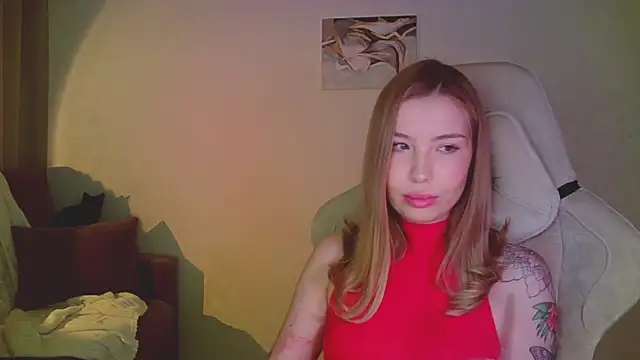 mia raspberrie online show from May 2026 05:54:01 PM