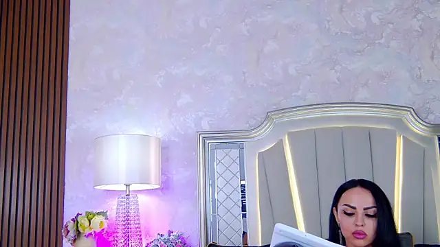 Issadorra online show from February 2025 05:59:01 AM