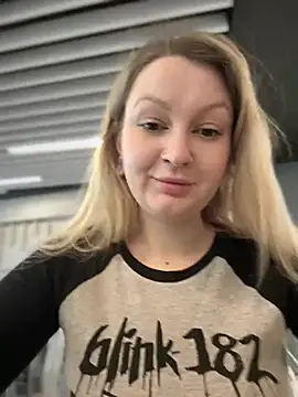 Teya moon  online show from March 2025 11:44:02 AM